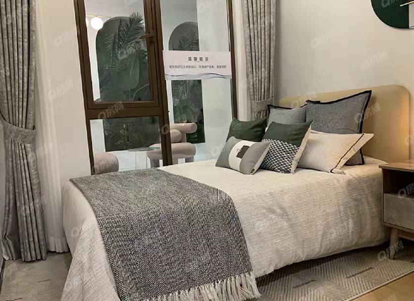 君成世界灣梧桐樹(shù)廣場(chǎng)-均價(jià)45000元/平