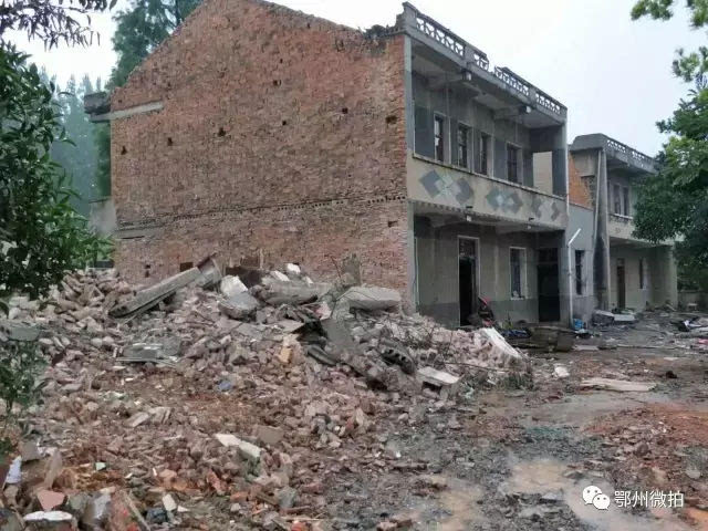 最終在當(dāng)?shù)胤抗懿块T看到了新的戶型圖