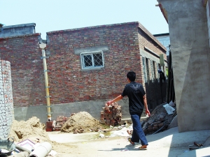 林國培女士作為回遷房領鑰匙的第一人