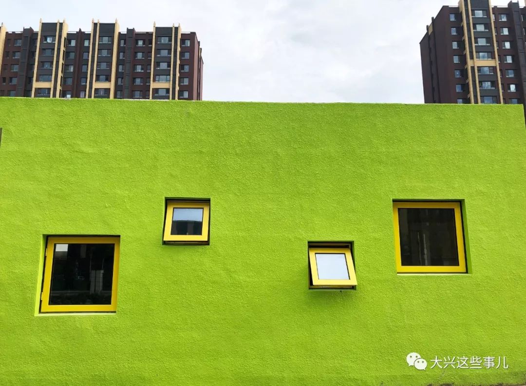 禮賢鎮(zhèn)和榆垡鎮(zhèn)機(jī)場(chǎng)安置房的學(xué)校都已開建