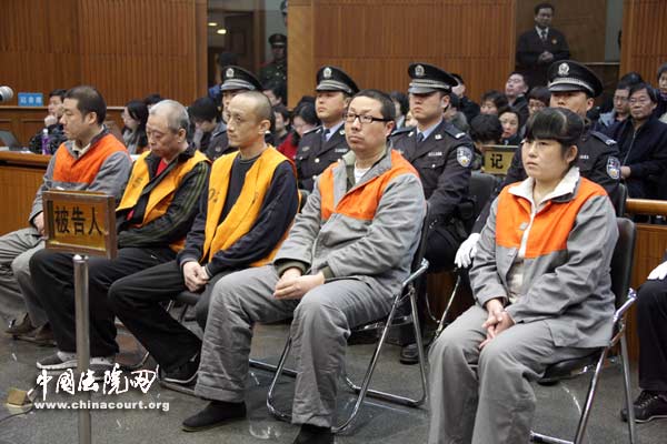 董靜其人是貨真價實的拆遷公司經(jīng)理