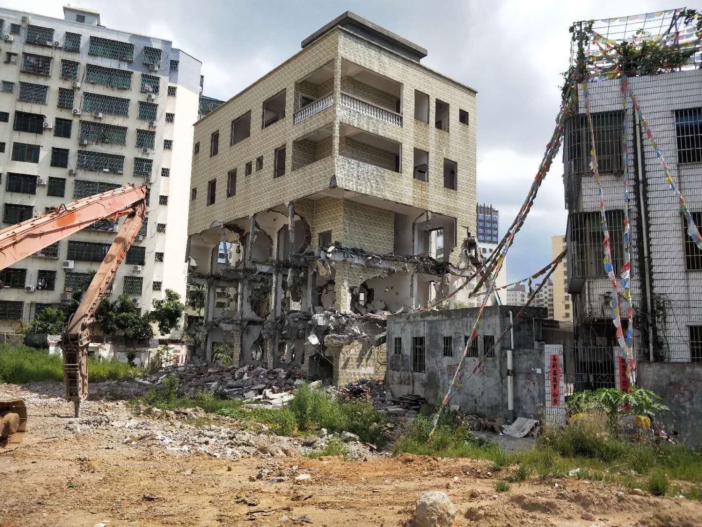 用?？谧钆；剡w房來形容