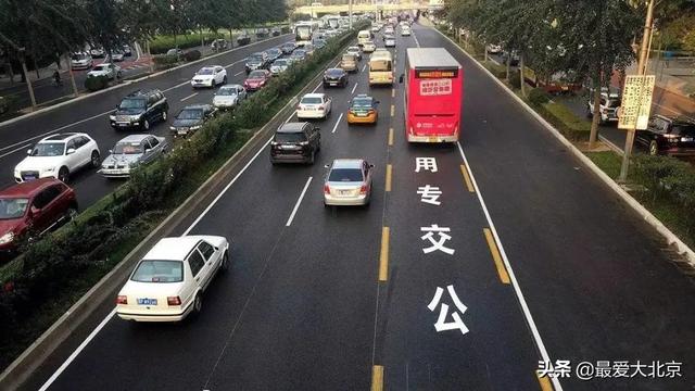 身份證等到小區(qū)管理處等部門(mén)辦理交接