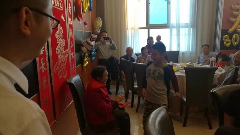 回遷房建設前的原農田和建設后的對比