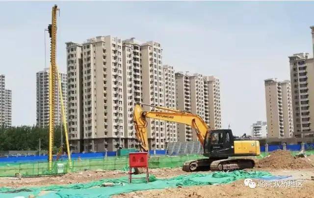 住建局抽調精干技術人員駐守回遷房工地