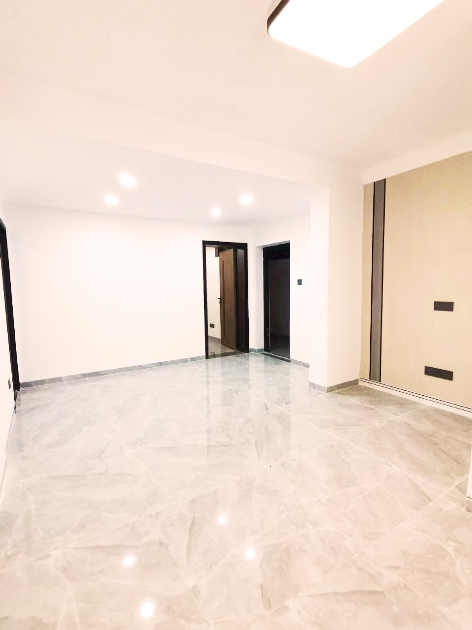 深圳布吉小產(chǎn)權(quán)房|東 城 花 園，首付15萬(wàn)/套  地鐵口200米